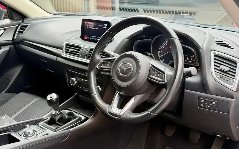 Used Mazda 3 Inclusive 120 HP (88 kW) 2018 Blue Hatchback