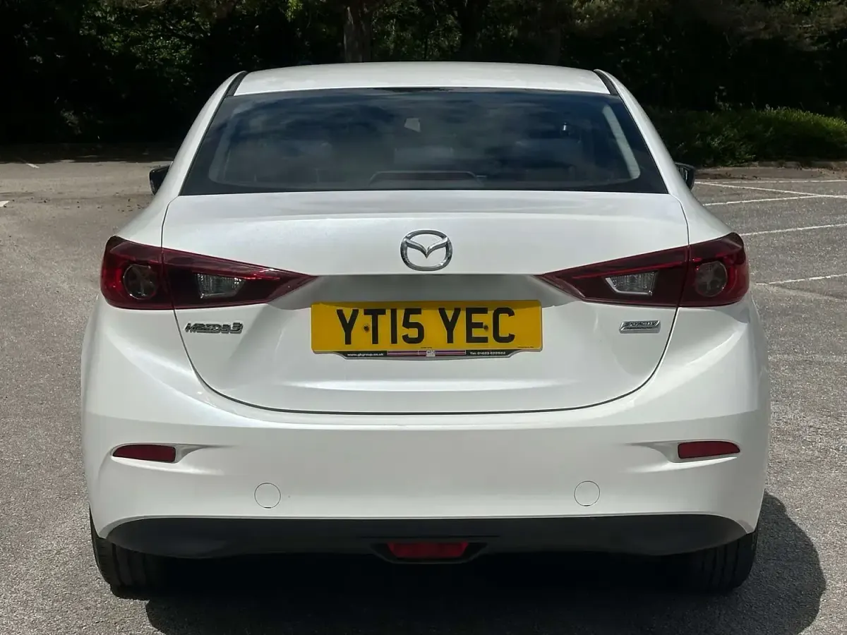 Used Mazda 3 150 HP (110 kW) 2015 White Sedan