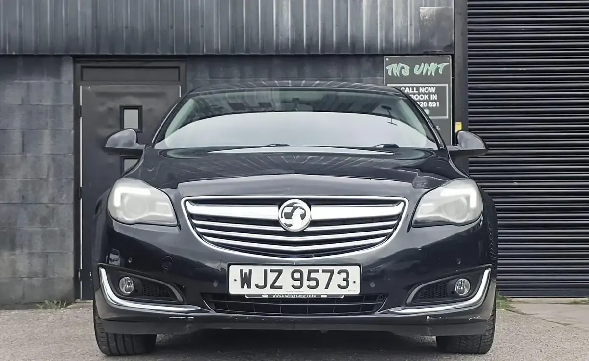 Used Vauxhall Insignia SRi 163 HP (119 kW) 2015 Black Hatchback