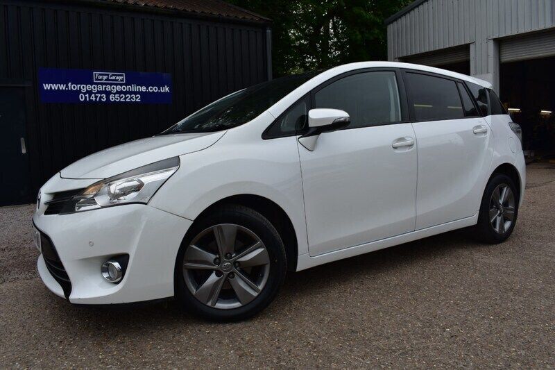 White Used 2014 Toyota Verso Trend MPV | £10,695 (Fair price) - Image 1/4