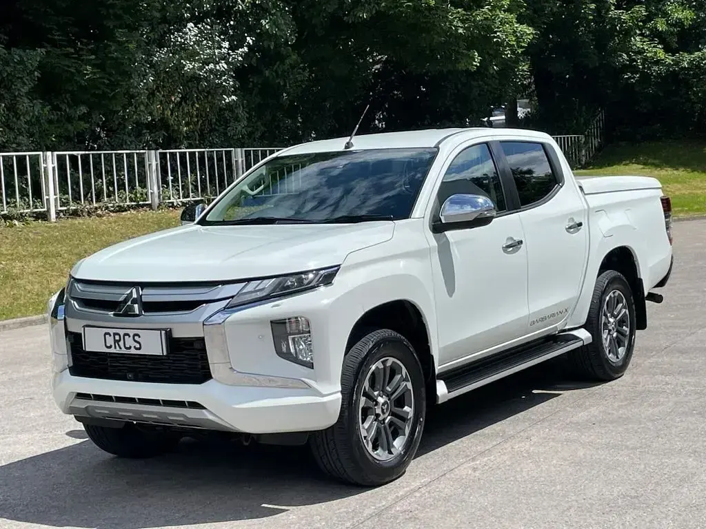 Used Mitsubishi L200 150 HP (110 kW) 2019 White Pickup