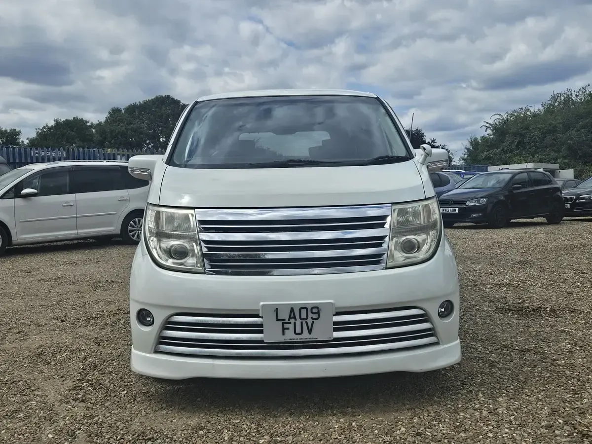 Used Nissan Elgrand 2020 White MPV