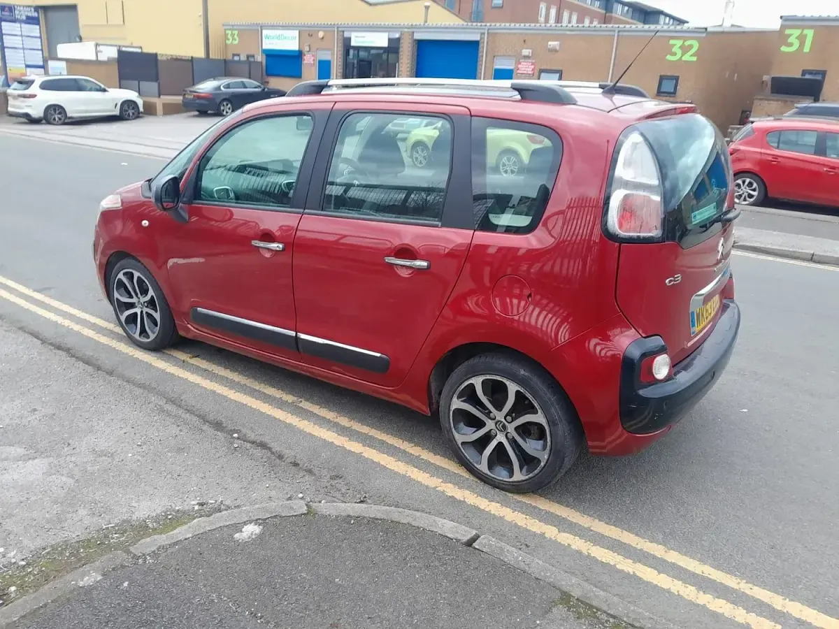 Used Citroën C3 Picasso SELECTION 2013 Red MPV