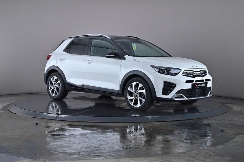 White Used 2023 Kia Stonic 4 SUV | £19,050 (Fair price) - Image 1/4