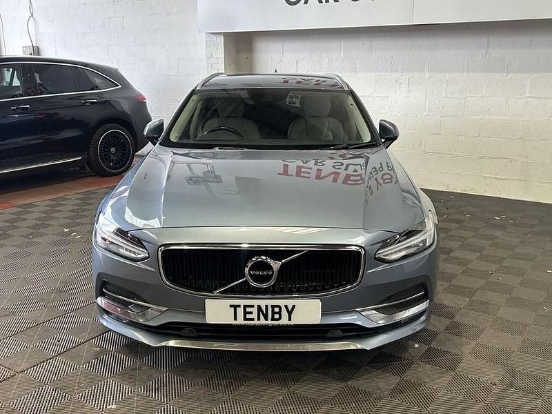 Used Volvo V90 Momentum 190 HP (139 kW) 2019 Blue Estate