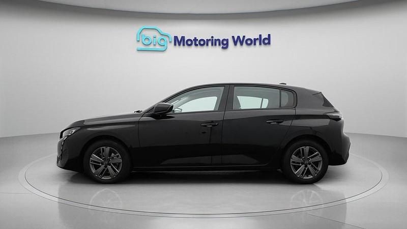 Used Peugeot 308 Active Premium 130 HP (95 kW) 2023 Black Hatchback