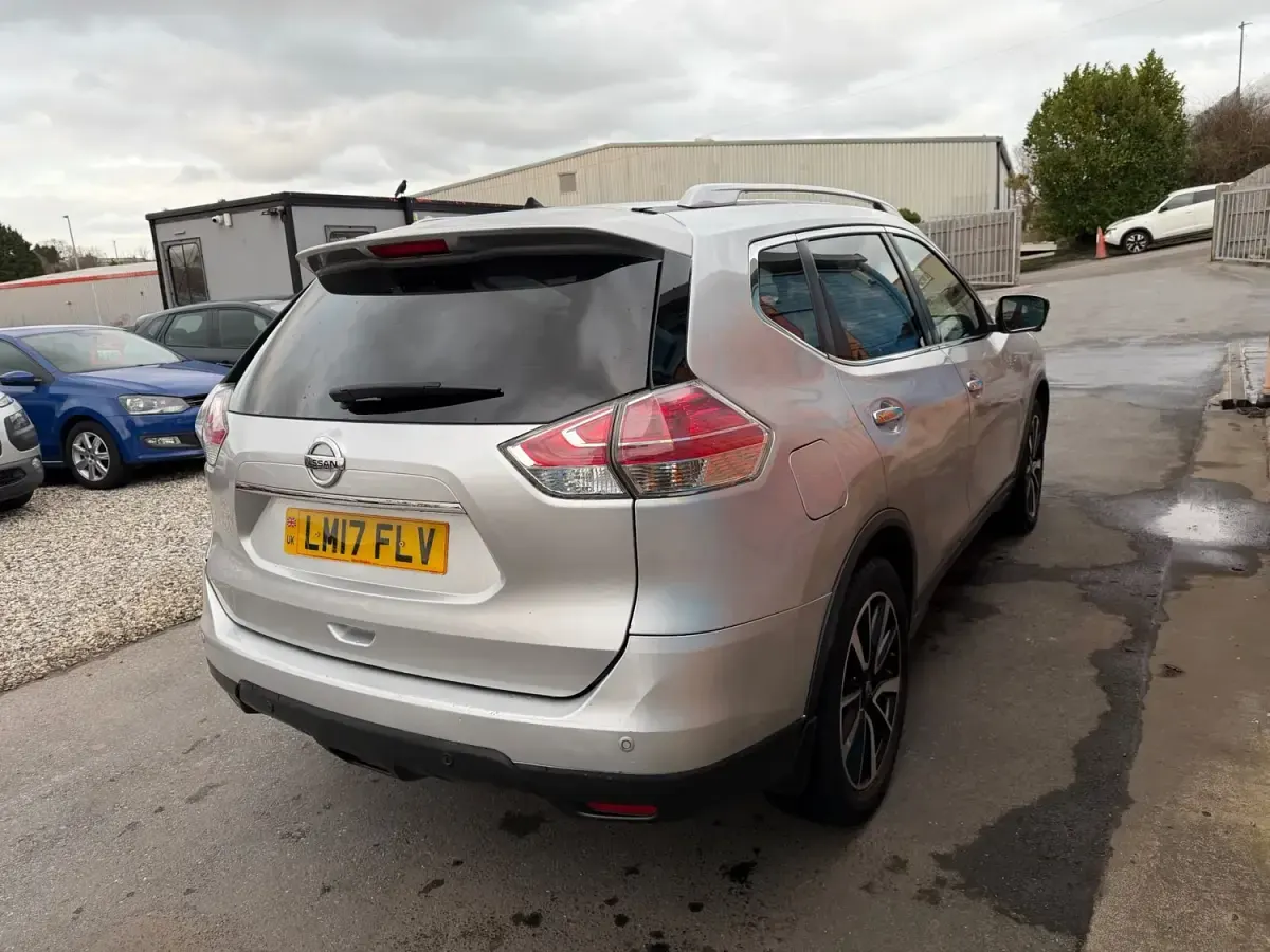 Usado Nissan X-Trail N-Vision 130 CV (95 kW) 2017 Plateado SUV