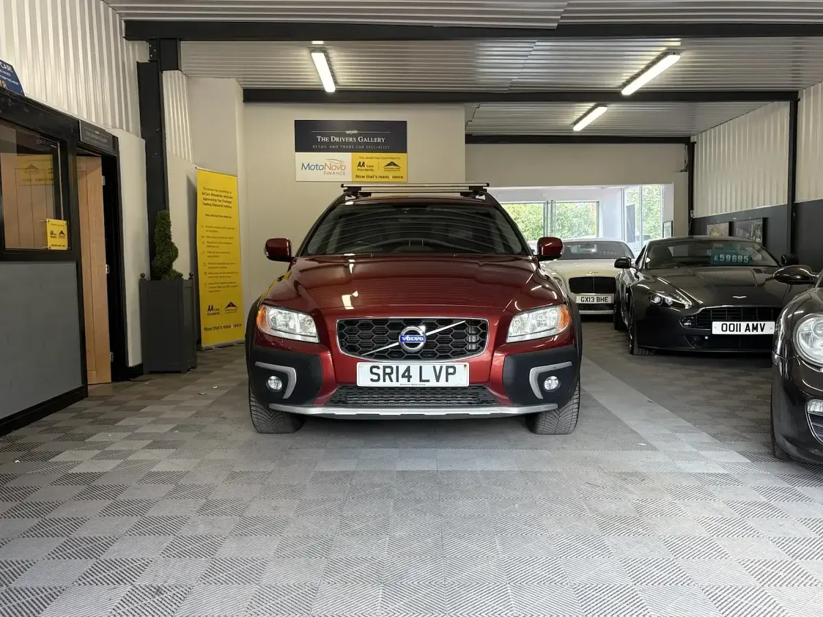 Used Volvo XC70 SE 181 HP (133 kW) 2014 Red Estate