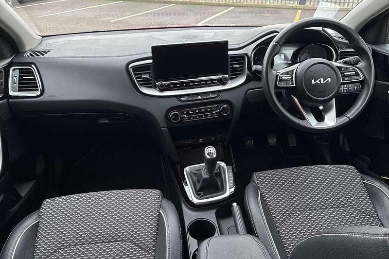 Used Kia Ceed 158 HP (116 kW) 2024 Red Hatchback