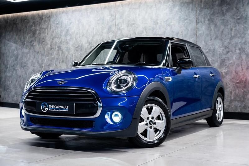 Używany Mini Cooper Classic 2019 Niebieski Hatchback