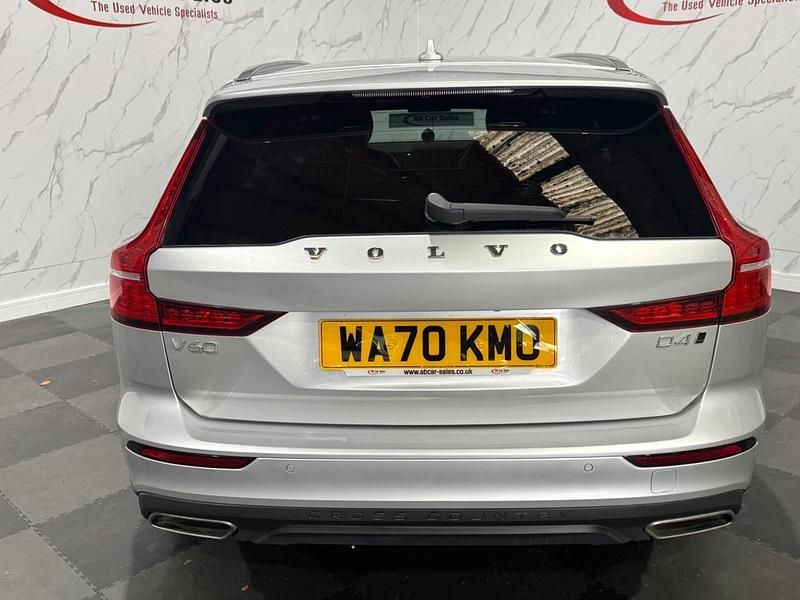 Usado Volvo V60 CC Plus 190 HP (139 kW) 2020 Prateado Carrinha