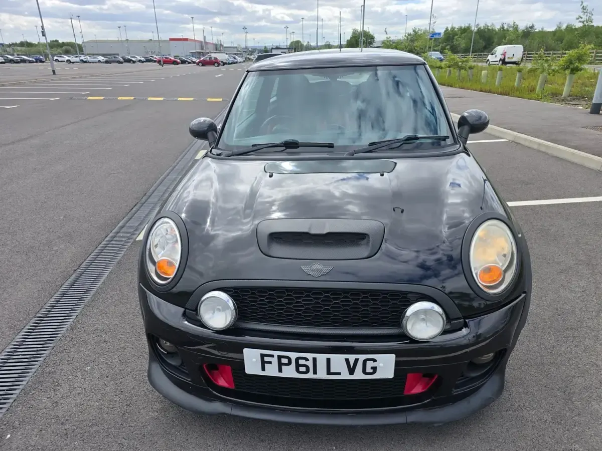 Usado Mini John Cooper Works Hatch 211 CV (155 kW) 2011 Negro Utilitario