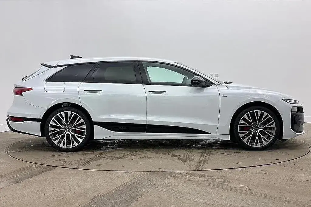 New Audi A6 e-tron Advanced 210 kW (286 HP) 2025 White Estate