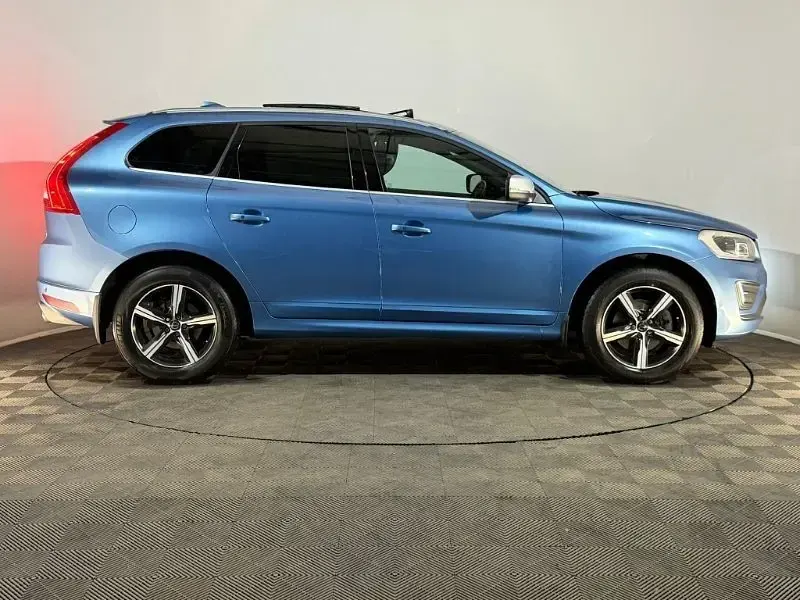 Used Volvo XC60 R-Design 190 HP (139 kW) 2016 Blue SUV