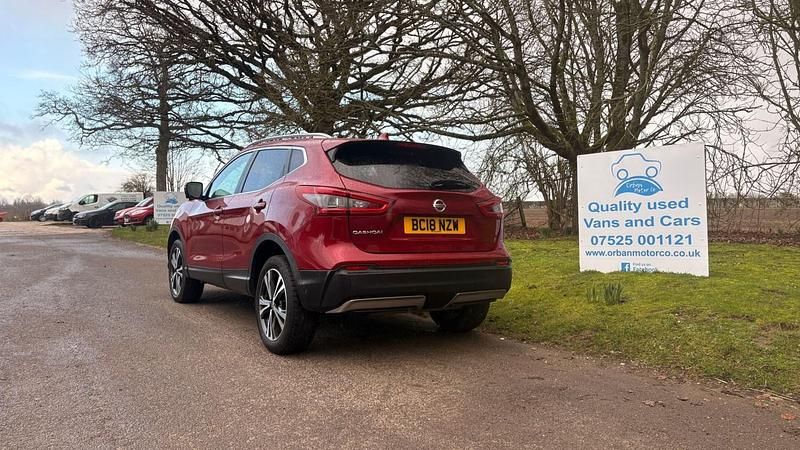 Used Nissan Qashqai N-Connecta 2018 Red SUV