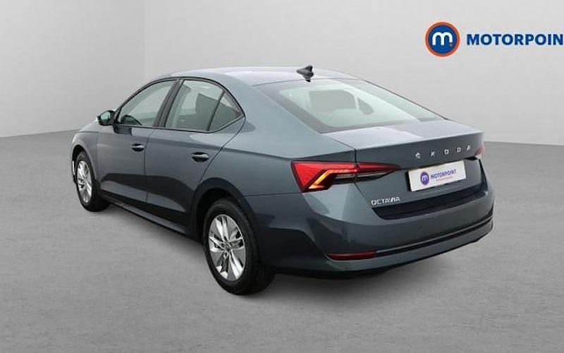 Usado Skoda Octavia SE Technology 116 CV (85 kW) 2020 Gris Utilitario