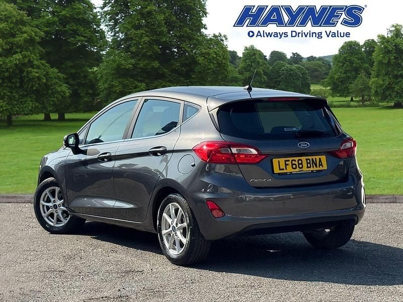 Used Ford Fiesta Zetec 70 HP (51 kW) 2018 Grey Hatchback