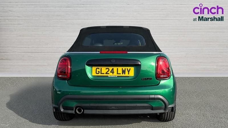 Usado Mini Cooper Exclusive 135 CV (99 kW) 2024 Verde Utilitario