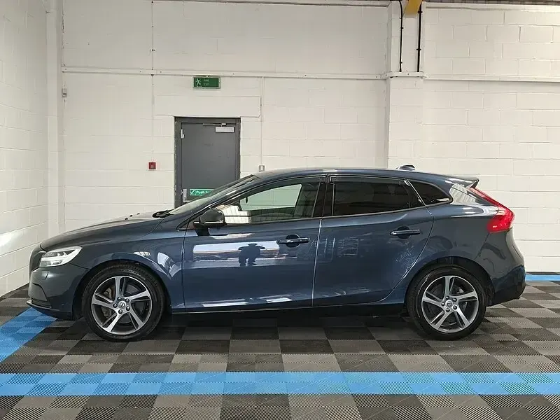 Used Volvo V40 Inscription 2026 Blue Hatchback