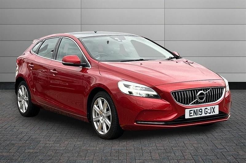 Used Volvo V40 Inscription 152 HP (111 kW) 2019 Red Hatchback