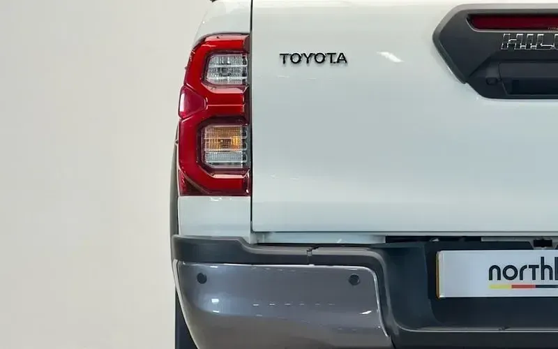 Used Toyota HiLux 204 HP (150 kW) 2022 White Pickup