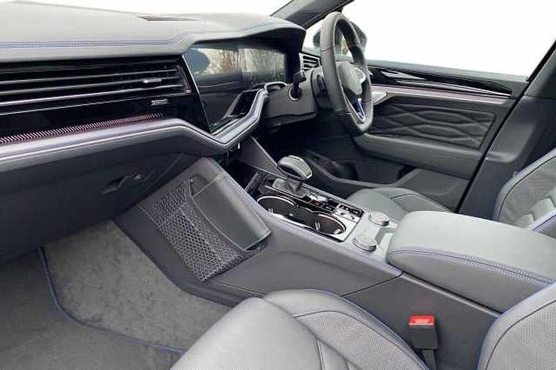 New VW Touareg R 462 HP (339 kW) 2025 Oryx white SUV