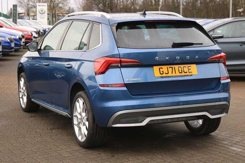 Used Skoda 110 R SE L 81 HP (59 kW) 2021 Titan blue metallic Estate