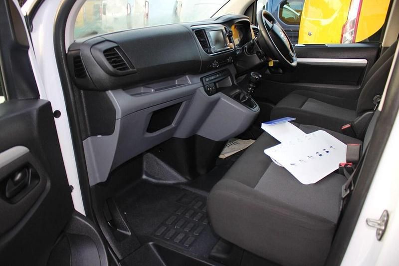 Used Vauxhall Vivaro S 2022 White MPV