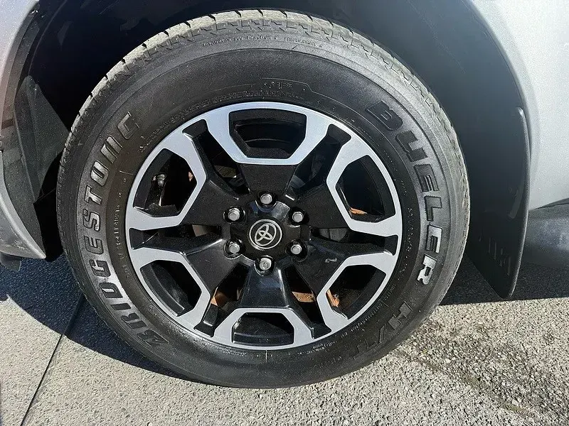 Second-hand Toyota HiLux 201 CP (147 kW) 2021 Argintiu Pickup