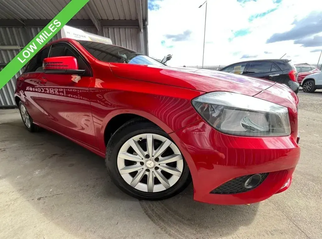 Used Mercedes A180 SE 109 HP (80 kW) 2015 Red Hatchback