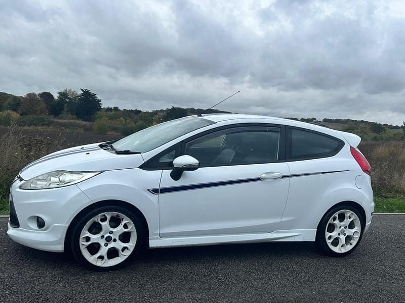Used Ford Fiesta S 118 HP (86 kW) 2010 White Hatchback