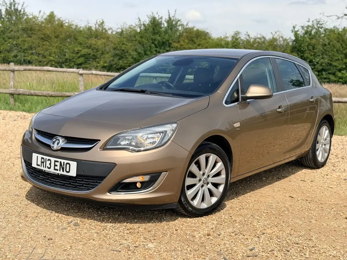 Used Vauxhall Astra Elite 115 HP (84 kW) 2013 Bronze Hatchback