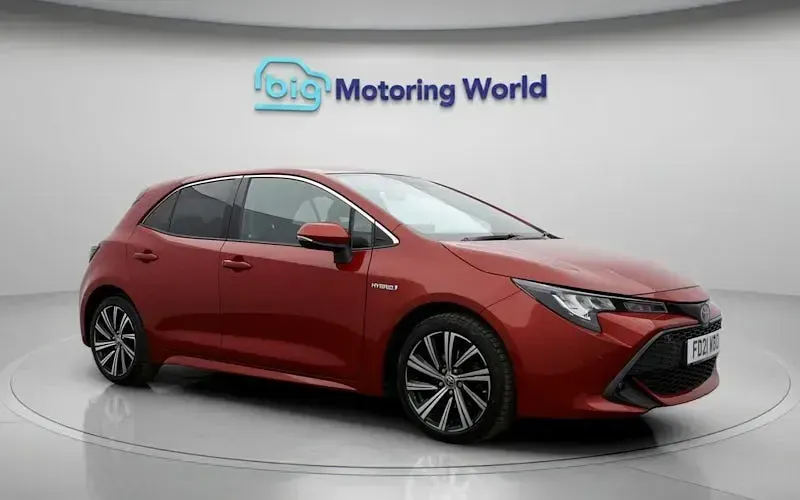 Used Toyota Corolla Design 122 HP (89 kW) 2021 Red Hatchback
