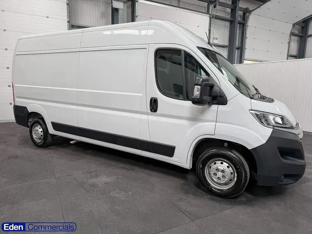 Used Citroën Relay 140 HP (102 kW) 2023 White Van