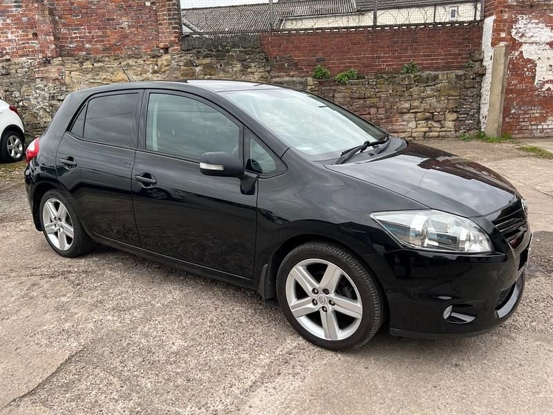 Black Used 2012 Toyota Auris SR Hatchback | £3,000 (Good price) - Image 1/4