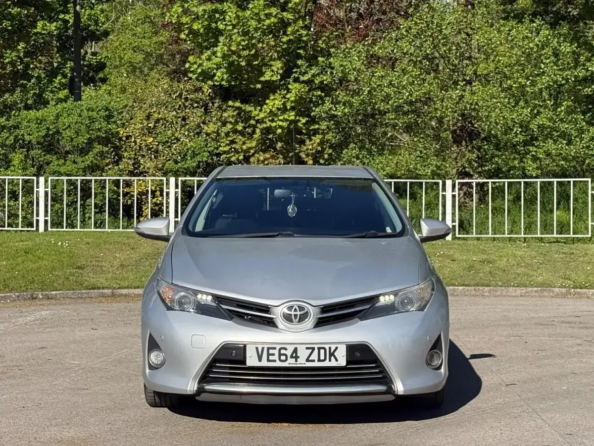 Usado Toyota Auris 2014 Prateado Citadino