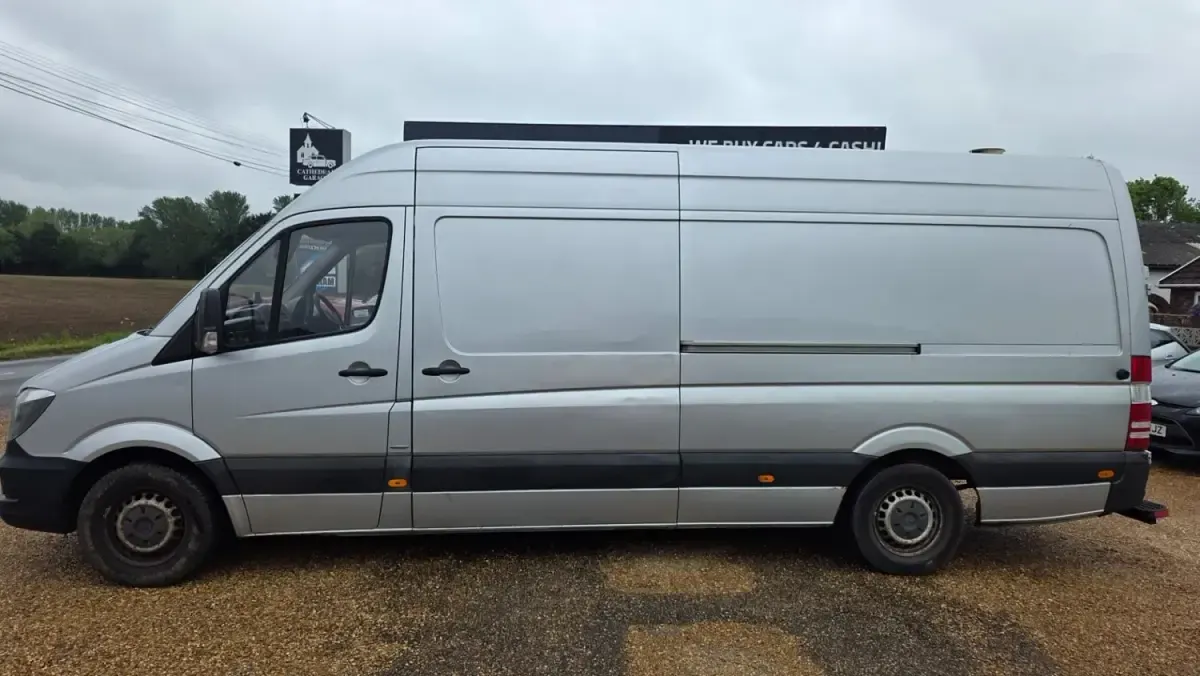 Käytetty Mercedes Sprinter 2015 Hopea Van