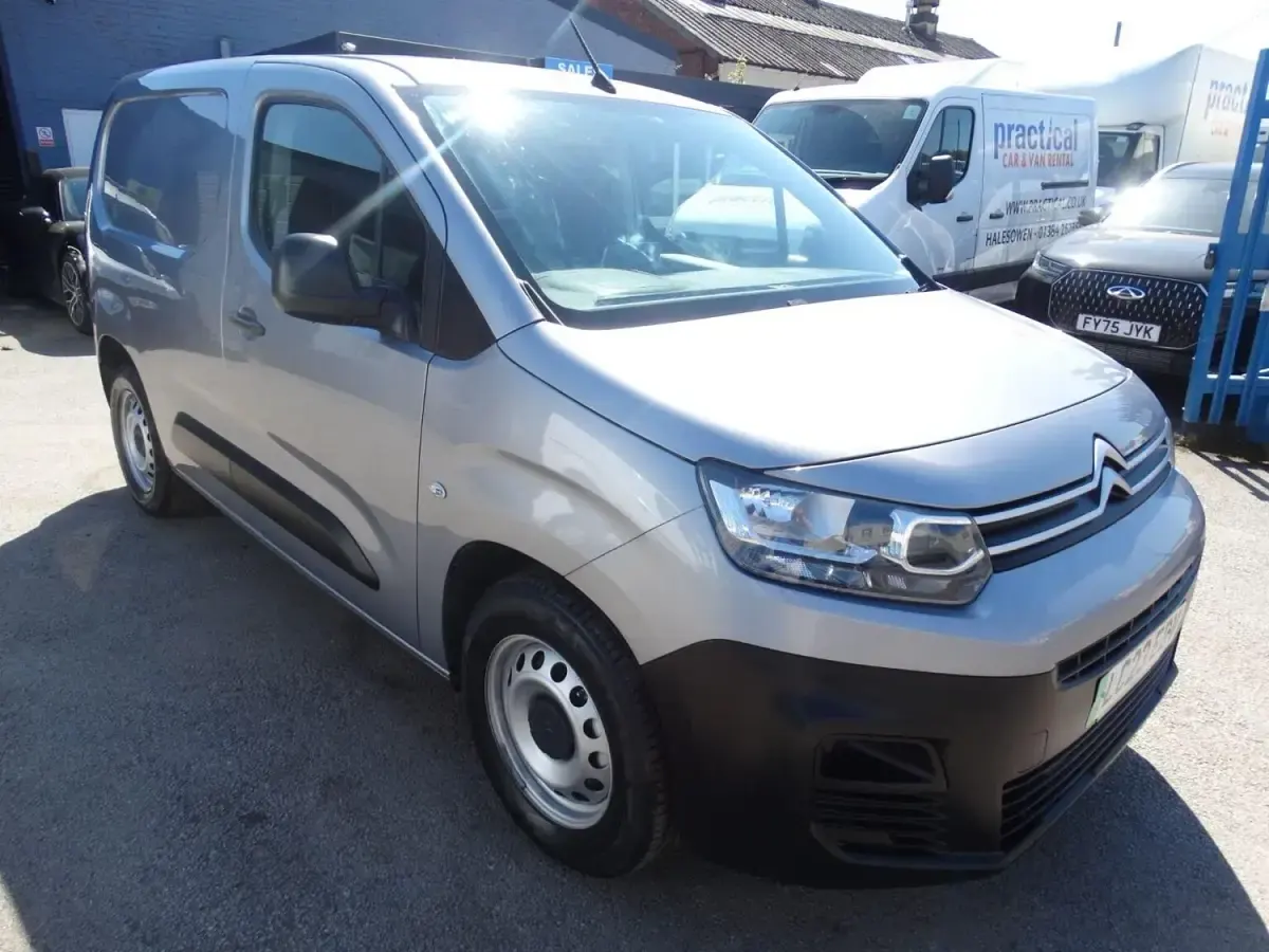 Usado Citroën e-Berlingo 100 kW (136 HP) 2023 Cinzento Monovolume