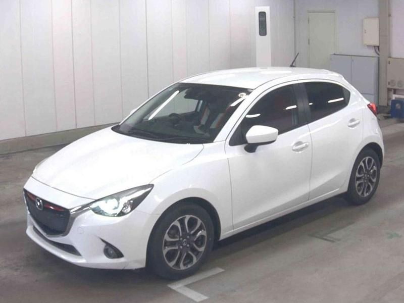 Used Mazda Demio 2015 White Hatchback
