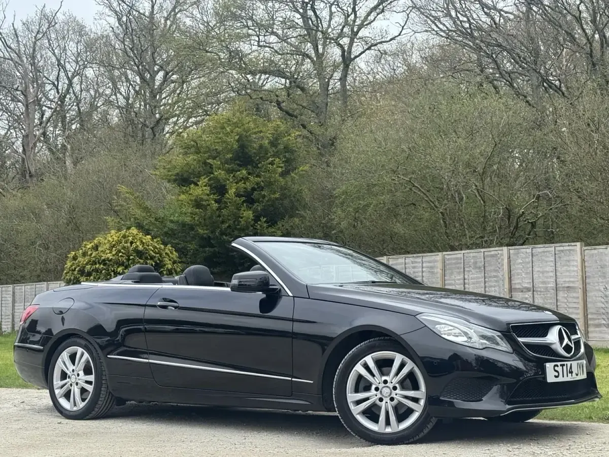 Usado Mercedes E220 SE 170 HP (125 kW) 2014 Preto Cabrios