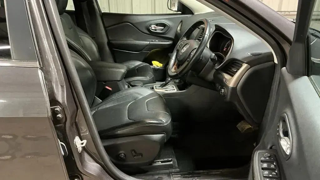 Used Jeep Cherokee Limited 170 HP (125 kW) 2014 Grey SUV