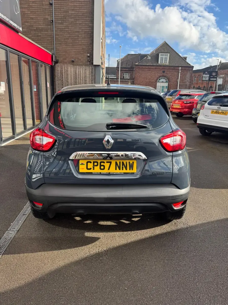 Used Renault Captur Dynamique 90 HP (66 kW) 2017 Blue SUV