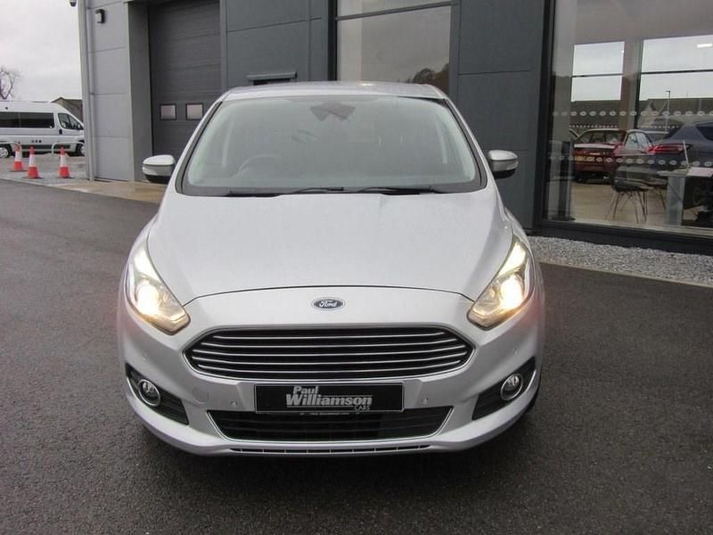 Used Ford S-MAX Titanium 150 HP (110 kW) 2016 Silver MPV