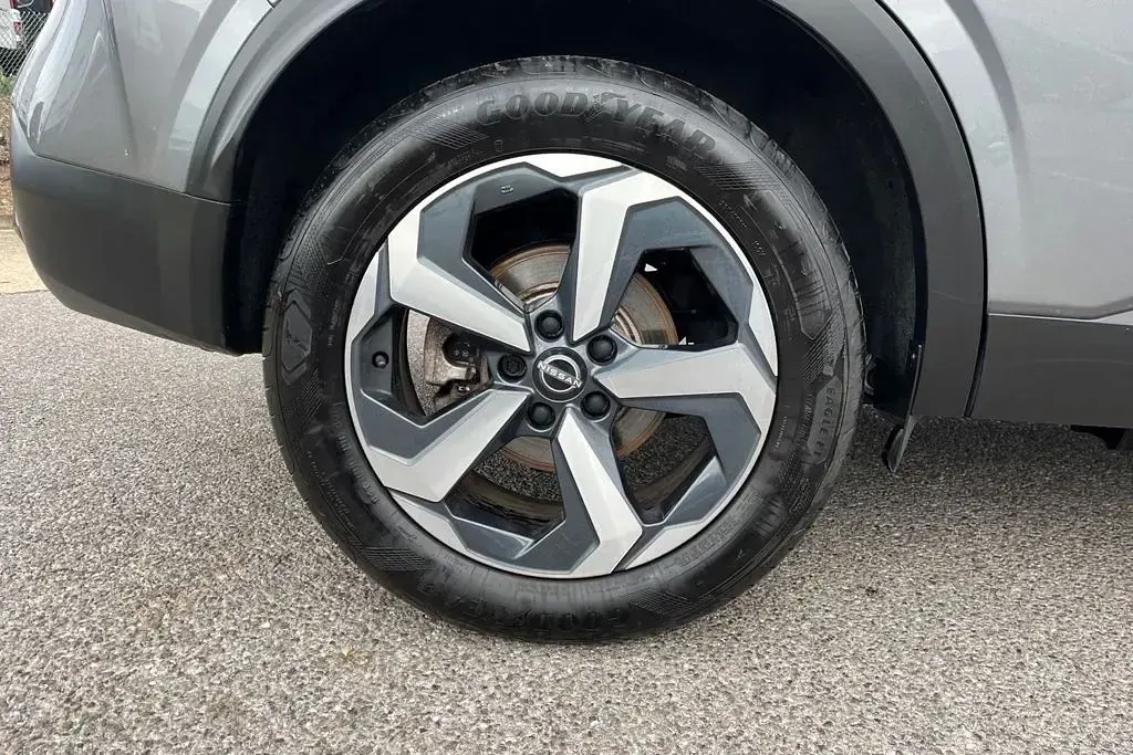 Used Nissan Qashqai N-Connecta 187 HP (137 kW) 2024 Grey SUV