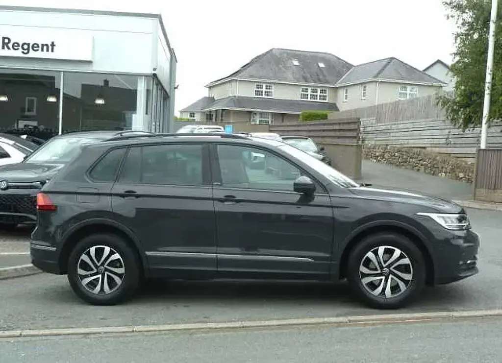 Used VW Tiguan Active 150 HP (110 kW) 2021 Grey SUV