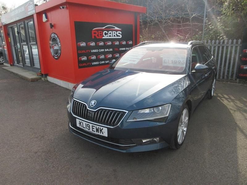 Usado Skoda Superb SE L Executive 190 CV (139 kW) 2019 Azul Familiar