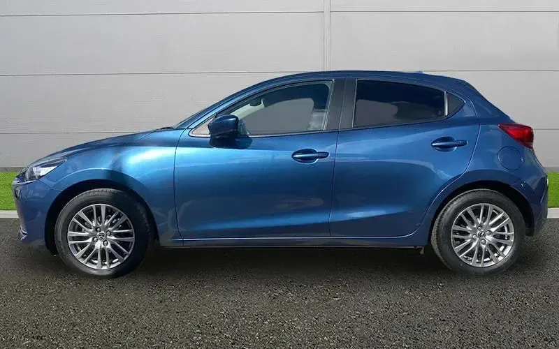 Używany Mazda 2 Inclusive 90 KM (66 kW) 2022 Hatchback