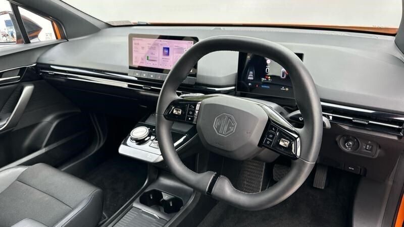 Image 2/4
