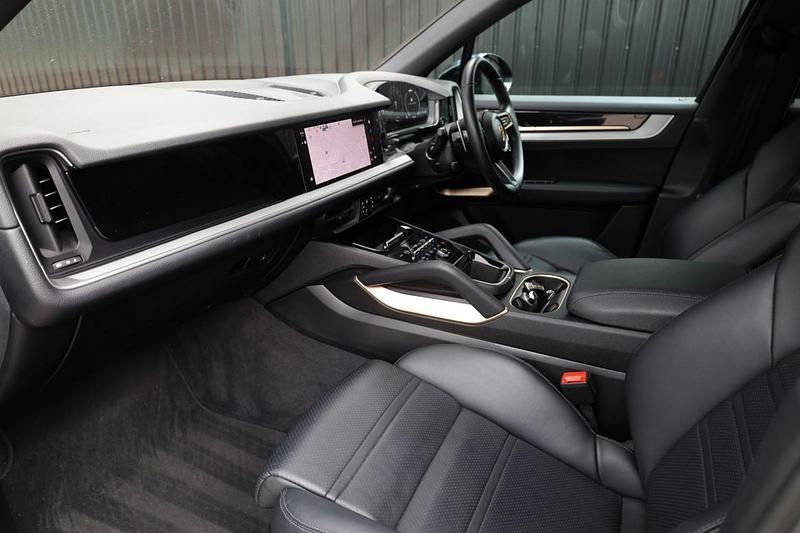 Used Porsche Cayenne 353 HP (259 kW) 2024 Black SUV