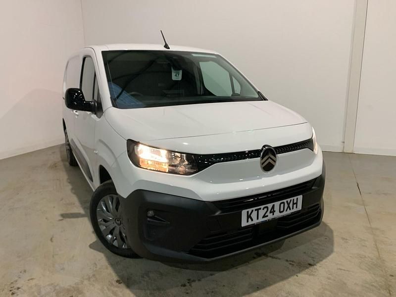 Used Citroën Berlingo 100 HP (73 kW) 2024 White MPV